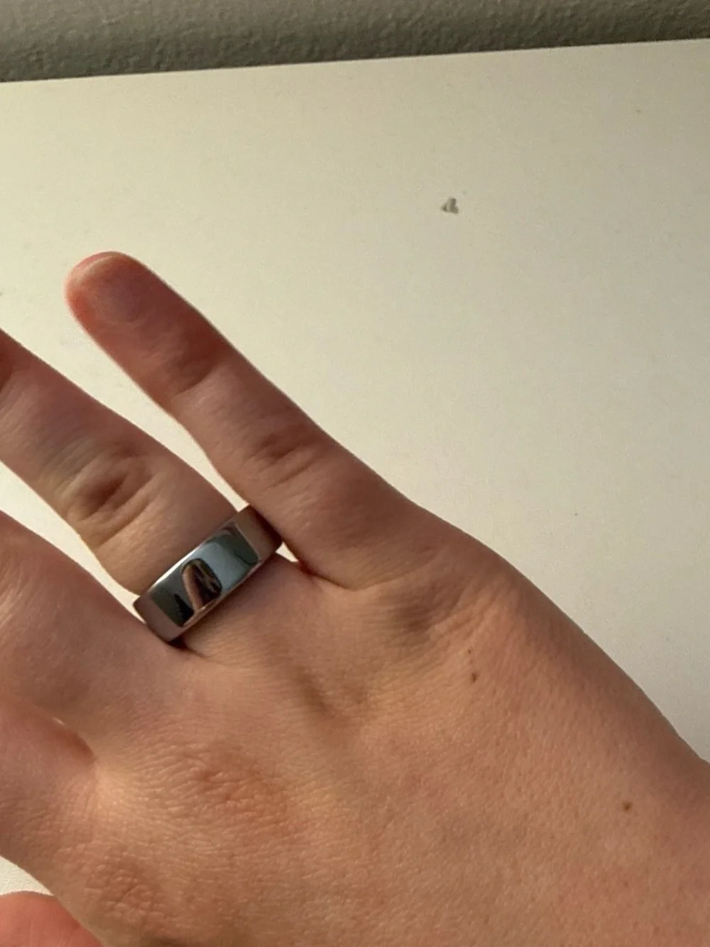 Oura ring gen 4 size 7 brand new, dose not come with charger.